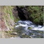 Eingang Source de Doubs bei Hochwasser